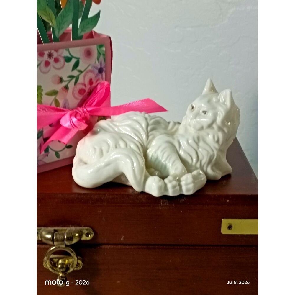 White Porcelain Persian Cat Figurine Japan Mid 20th Century~Vintage~